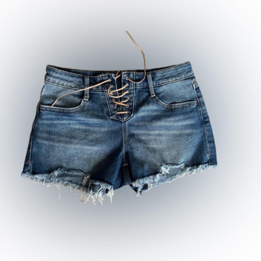 Size 5 cut off Jean shorts by No Boundaries. Tied off in front